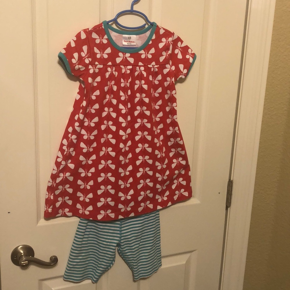 Super cute  butterfly top & shorts outfit